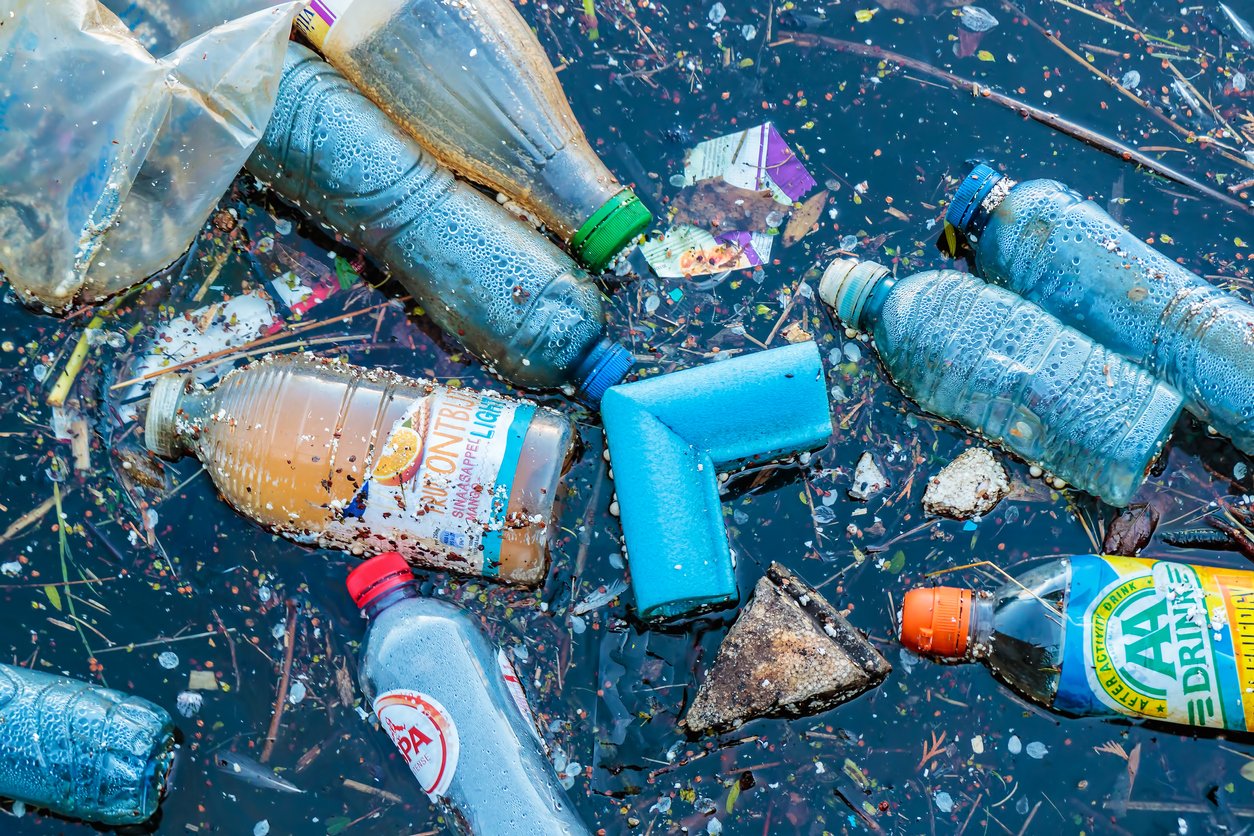 Member States stalling on implementation of European plastic law while plastic littering surges