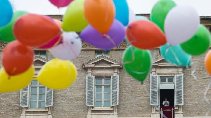 Per il mare non è una festa. Marevivo chiede stop al lancio di palloncini in Piazza San Pietro