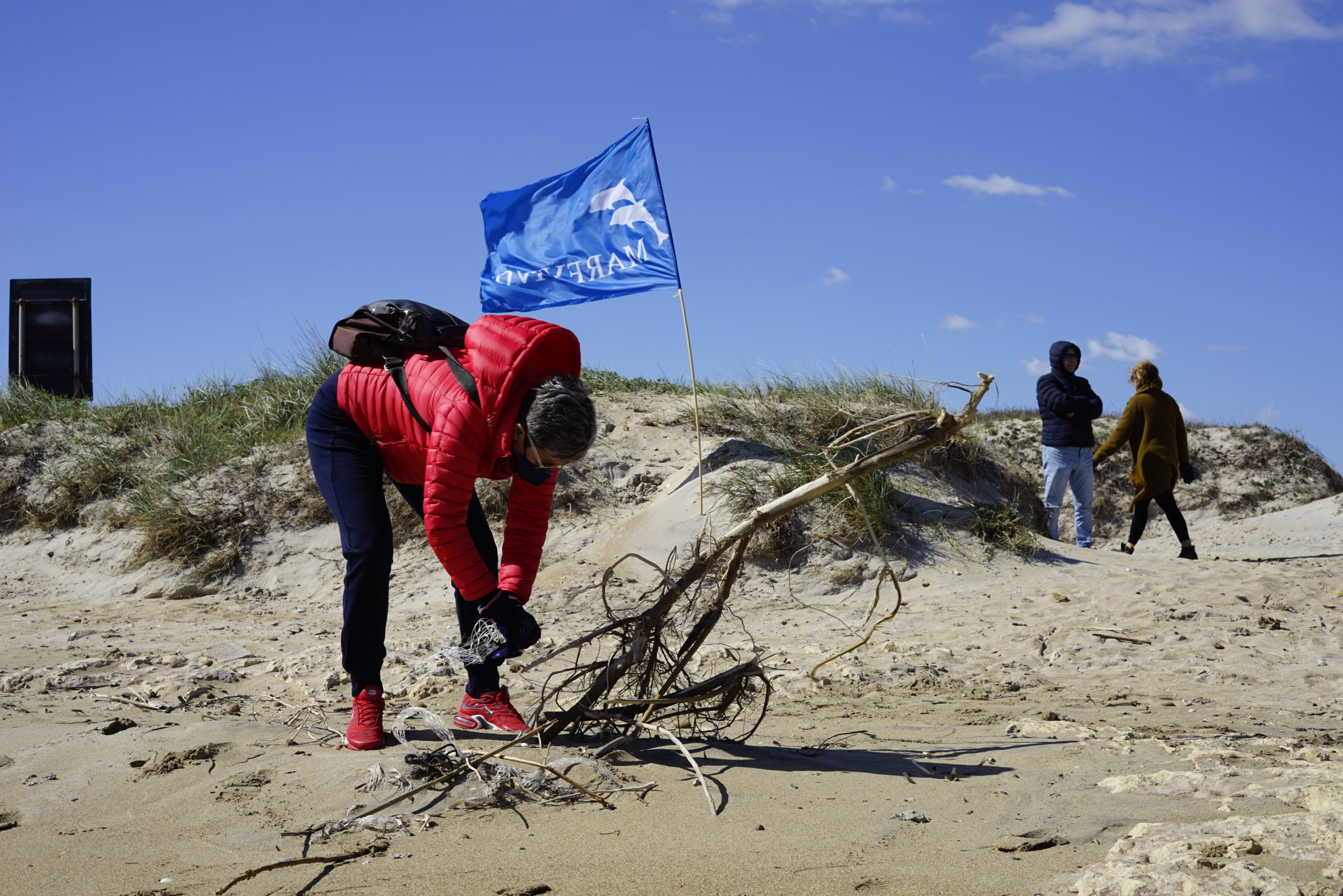 Marevivo: i volontari della Delegazione Regionale Puglia puliscono la spiaggia di Acquatina