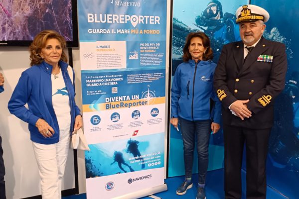 Rosalba Giugni E Carmen Di Penta Con L Ammiraglio Ispettore Aurelio Caligiore