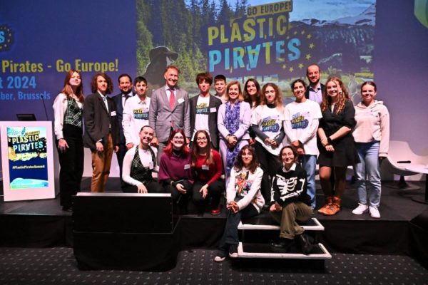 PLASTIC PIRATES (21)