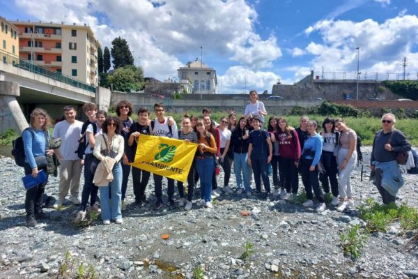 PLASTIC PIRATES (22)