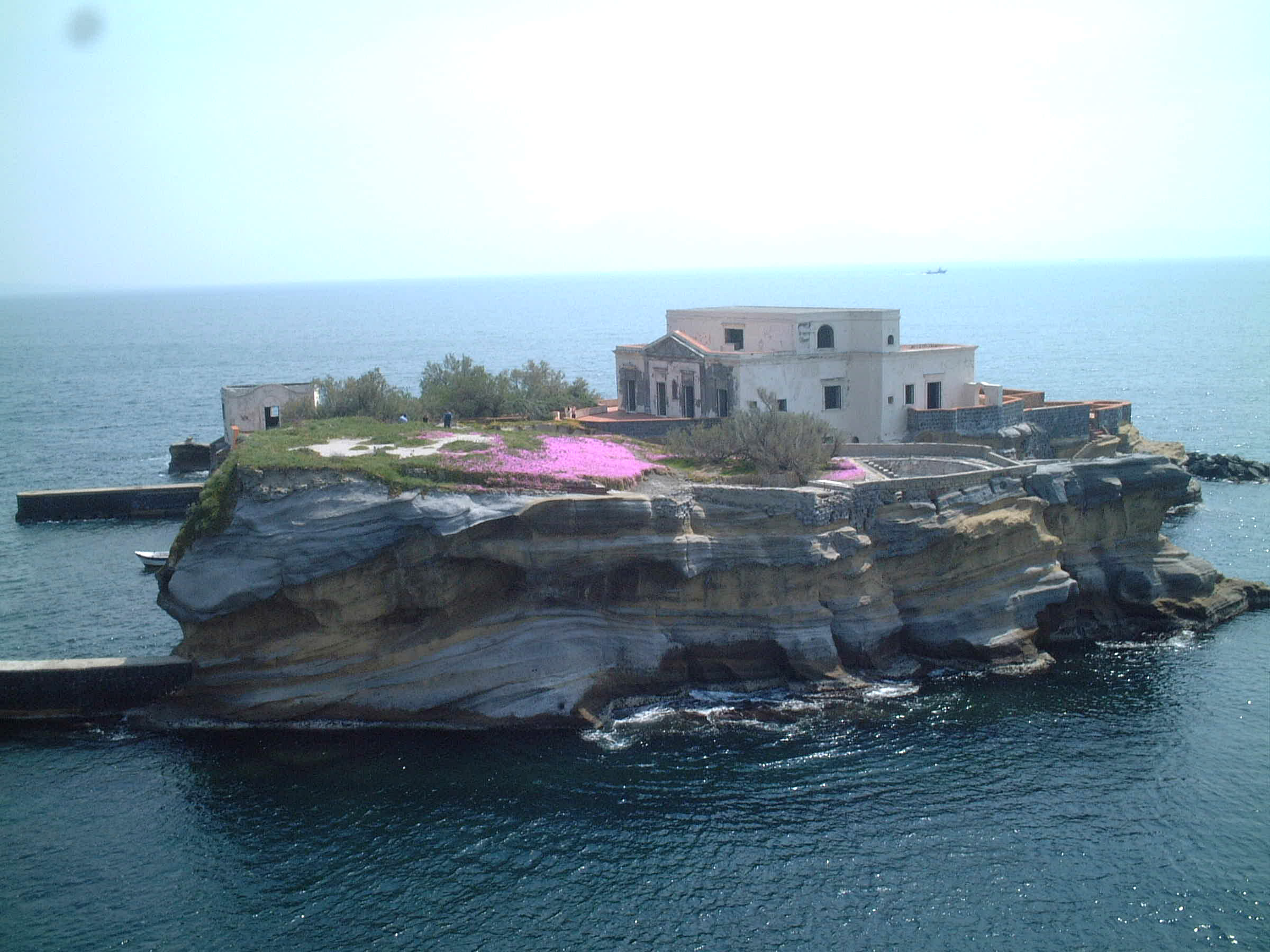 Tar Campania boccia ricorso Gaiola. Marevivo e Greenpeace: “Vince la burocrazia, perdere il mare”