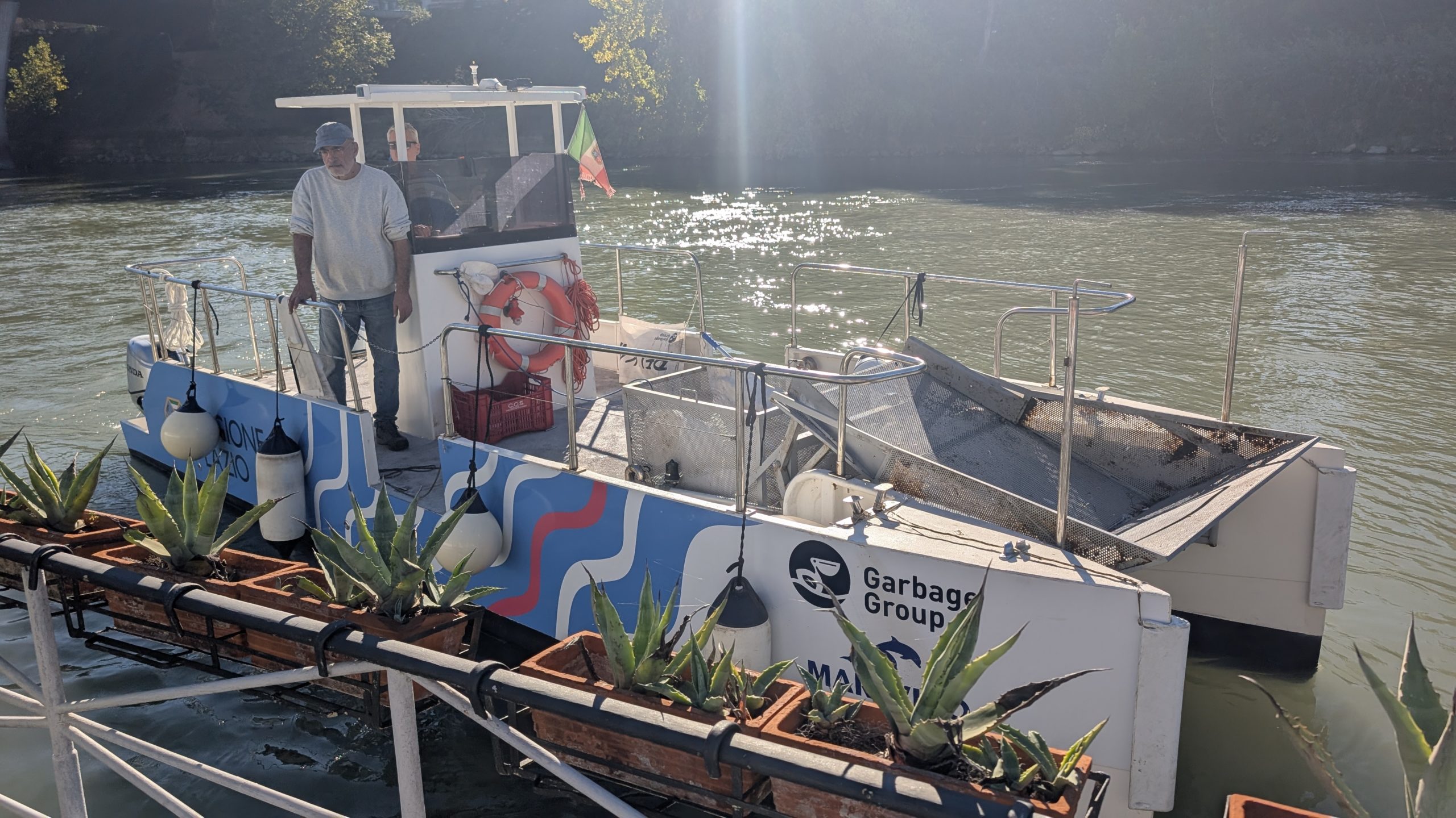 La lotta all’inquinamento marino si fa sui fiumi con i battelli Pelikan