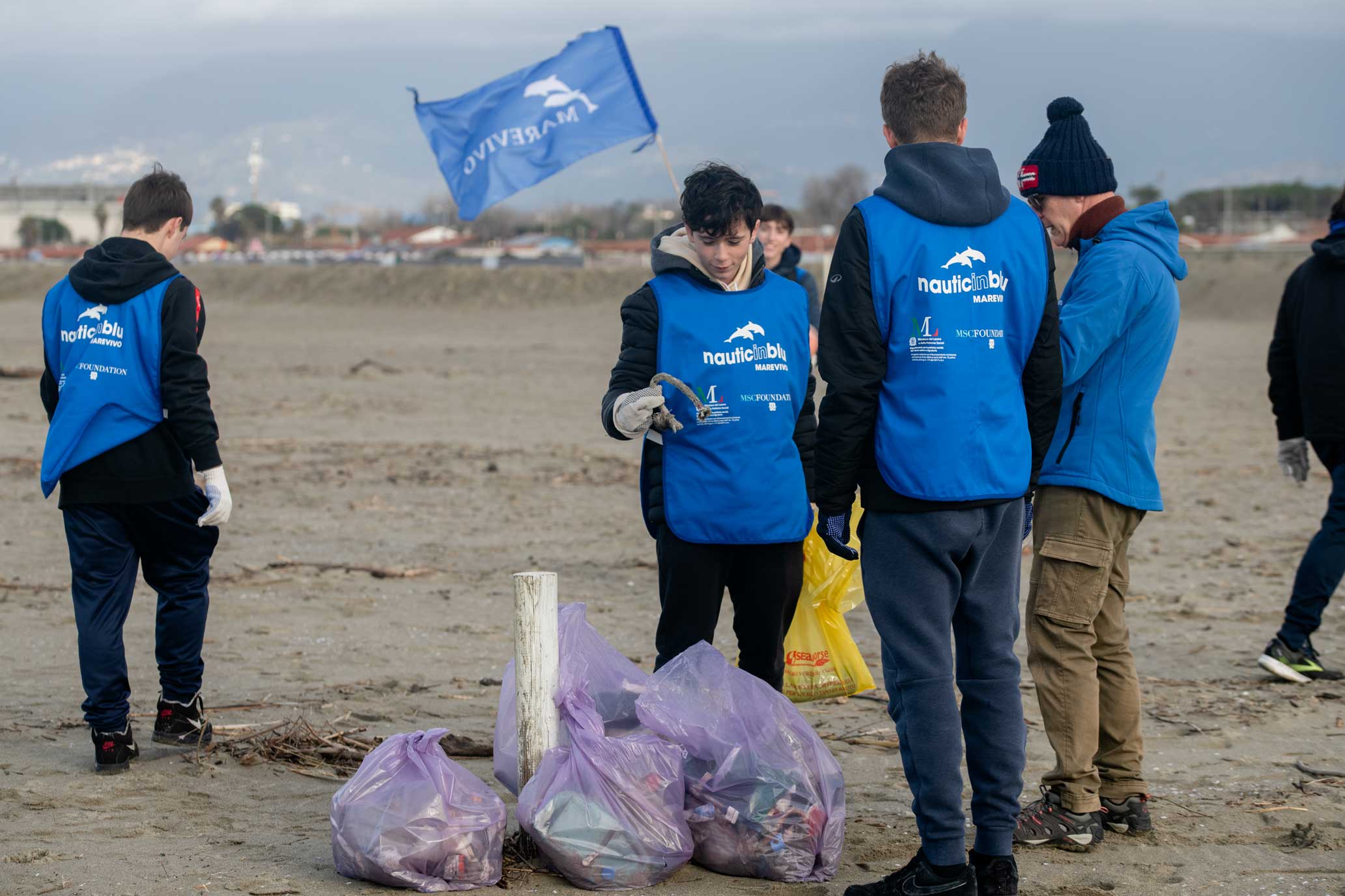 “Emergenza mareggiate”: Marevivo mobilita i NauticinBlu per ripulire le spiagge in Toscana